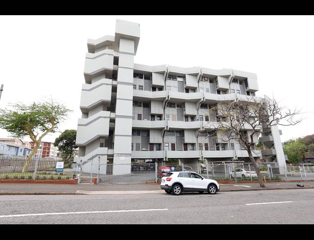 3 BEDROOM APARTMENT FOR SALE IN ESSENWOOD